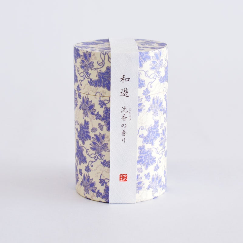 フランスで生まれた現代的なデザインを、京都の伝統技法を用いた美しい筒箱に仕立てました