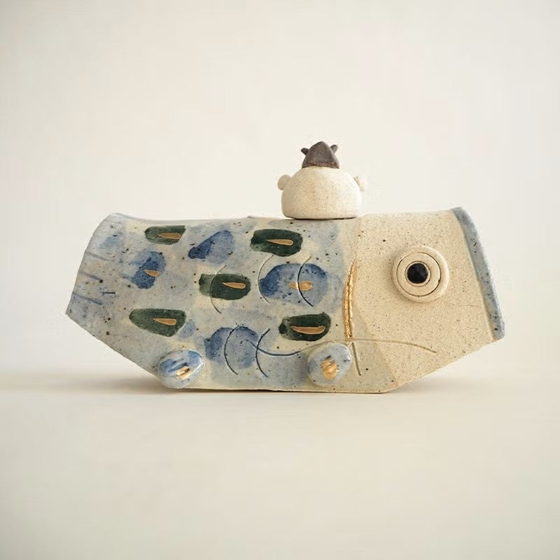 鱗は一つ一つ手で描かれています