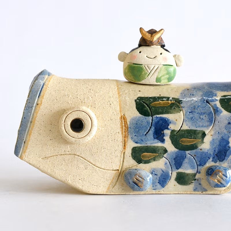 手作業によって生まれる厚み、形状、色合いには微妙な違いがあります