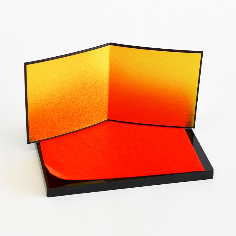 黒板・毛氈・金の屏風がついています