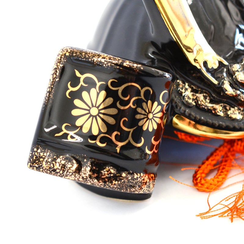 菊の紋様が描かれています