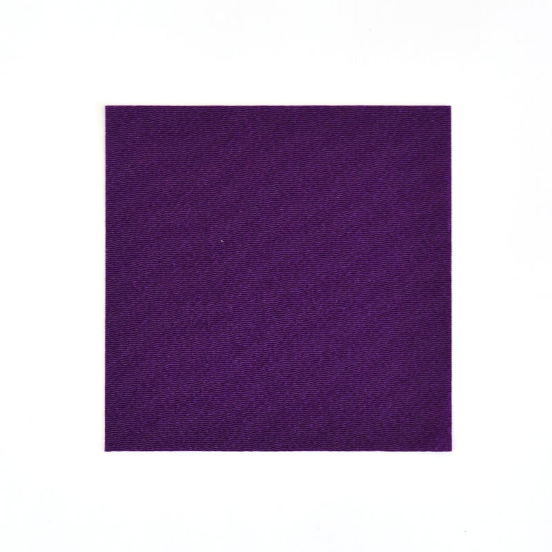 紫の敷布がついています