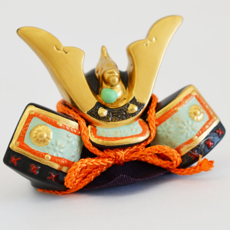 マンションの棚や玄関にも飾りやすいコンパクトサイズです