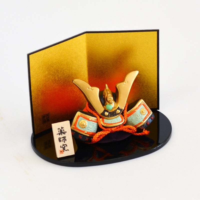 コンパクトなサイズでちょっとしたスペースに飾れます