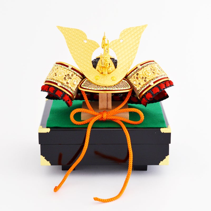 災難厄除や立身出世の象徴である「龍」を頭部に配しました