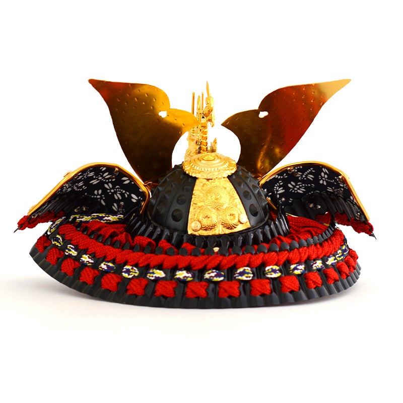 兜は、身を守るためのお守りとして飾られたのです