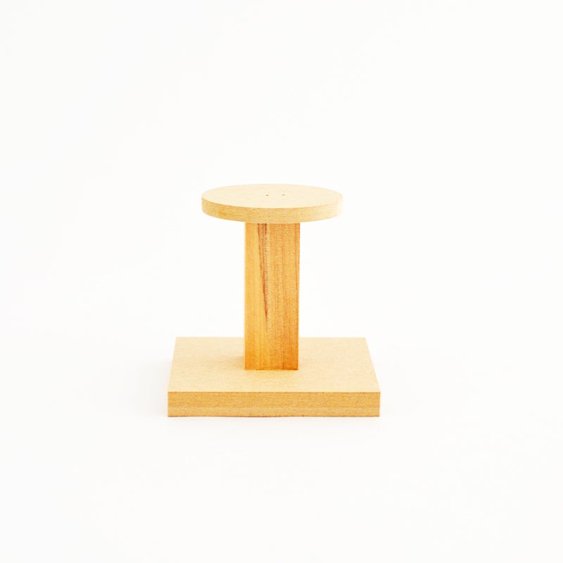 兜を乗せる木台がついています