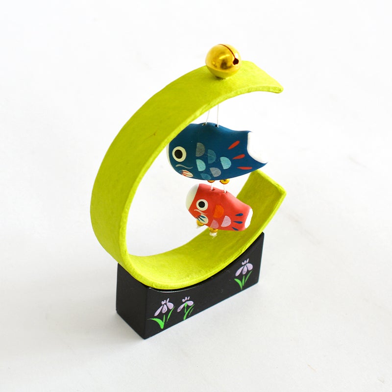 若葉薫る五月、初夏のやさしい風を表現した鯉のぼり