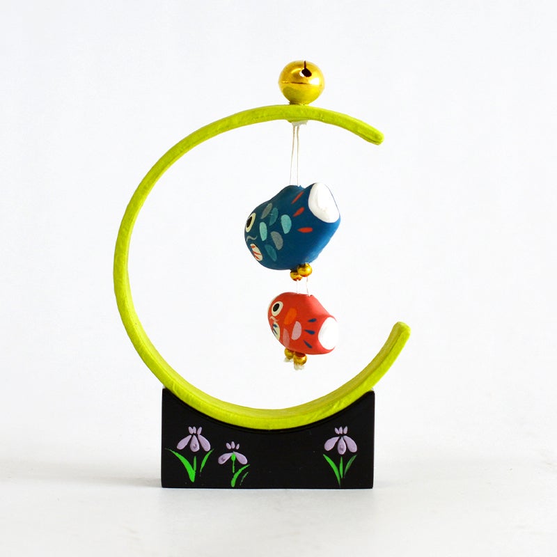 風に揺れながら泳ぐ鯉のぼりの姿を立体的に表現しています