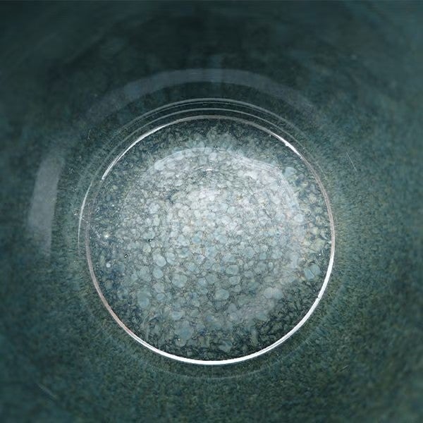 底にも釉たまりや窯変がみられます