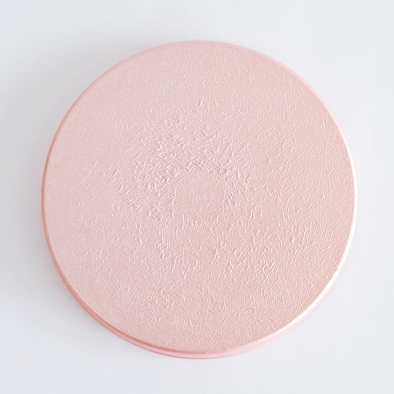 安定感のある裏面です