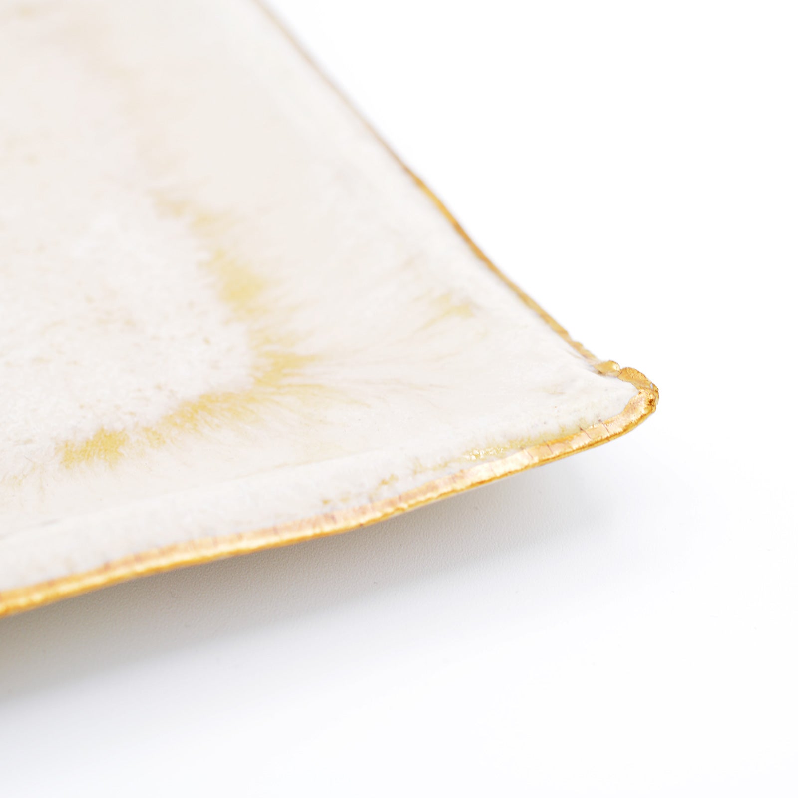 白釉金彩角皿｜和食器通販｜織部 Online Store【公式】