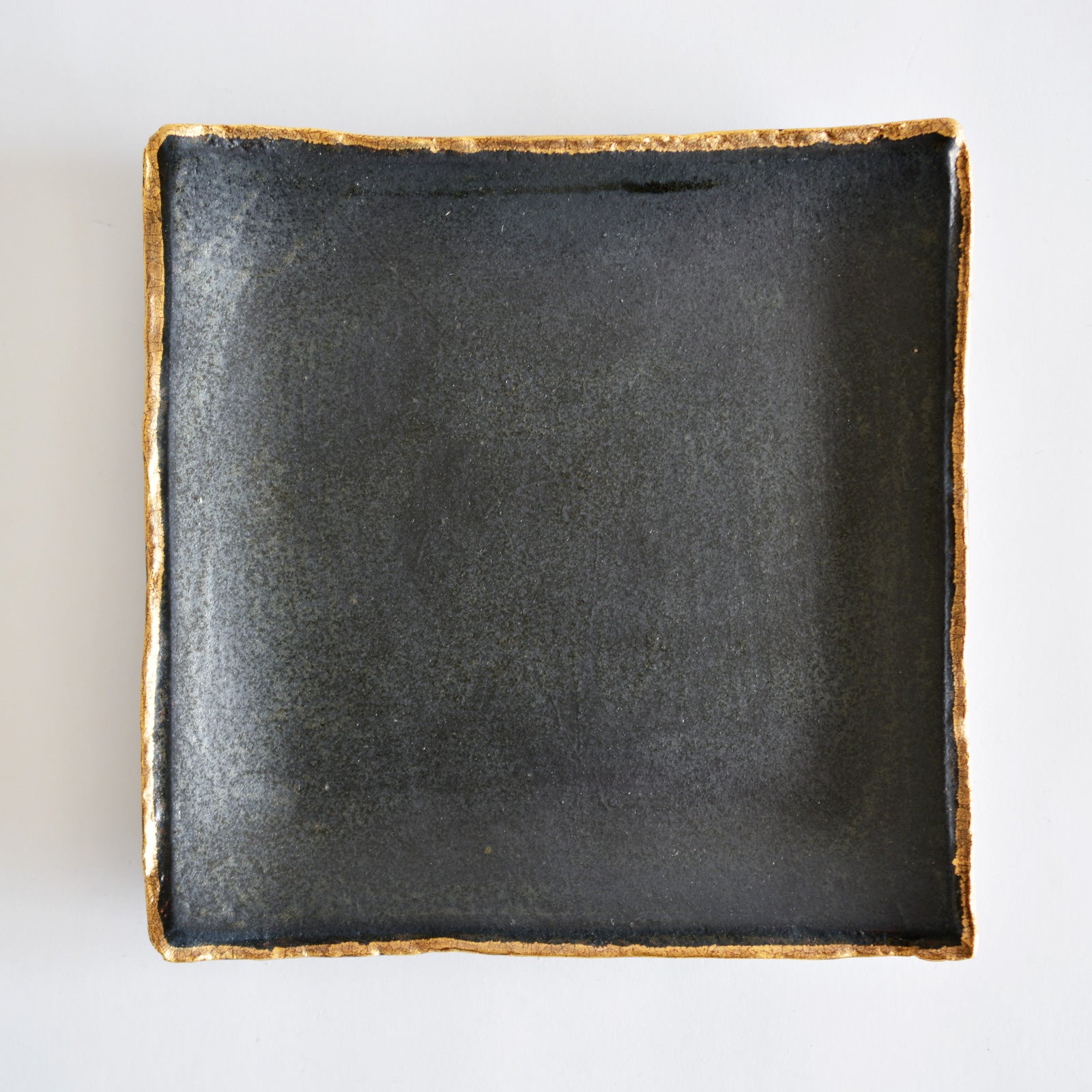 黒釉金彩角皿｜和食器通販｜織部 Online Store【公式】