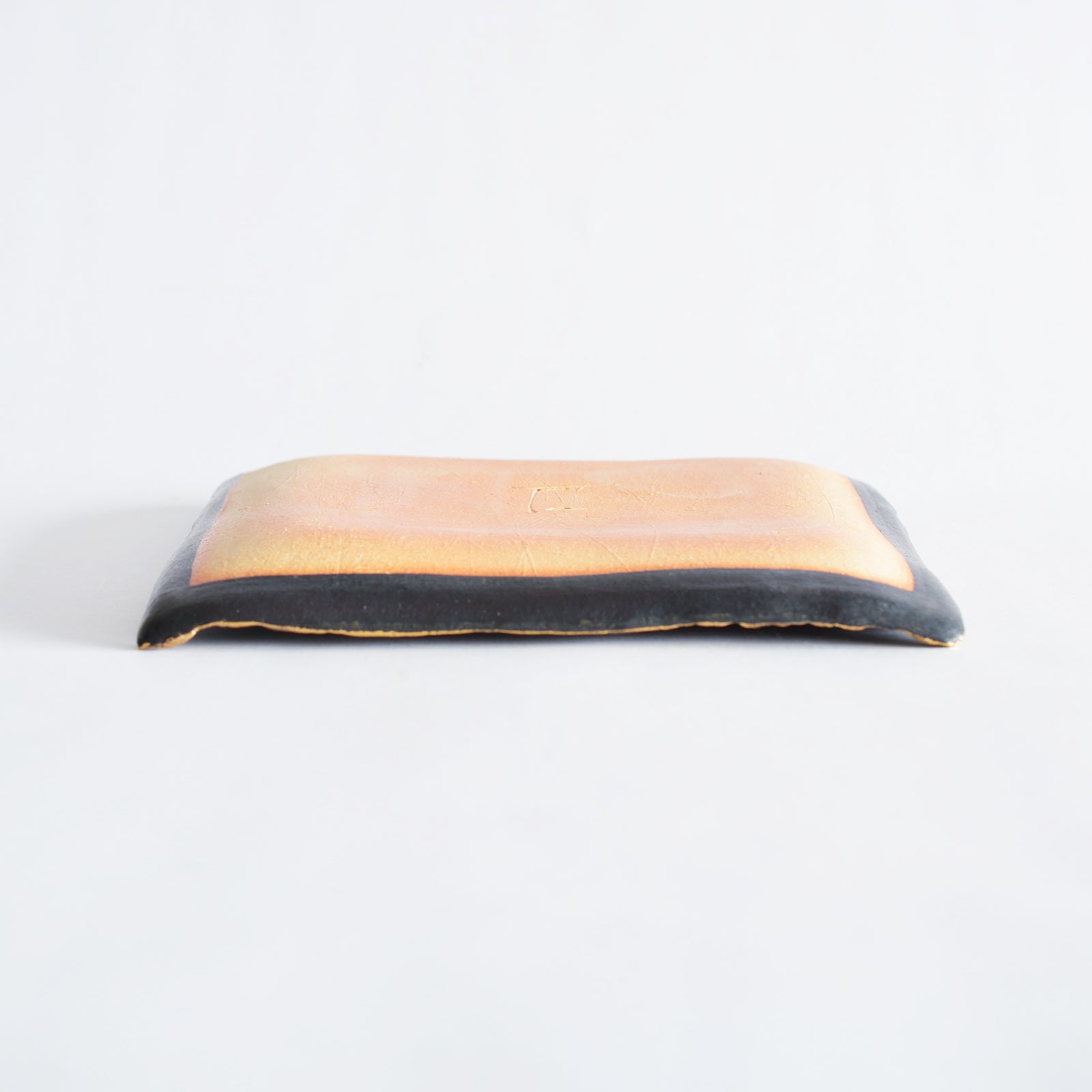 黒釉金彩角皿｜和食器通販｜織部 Online Store【公式】