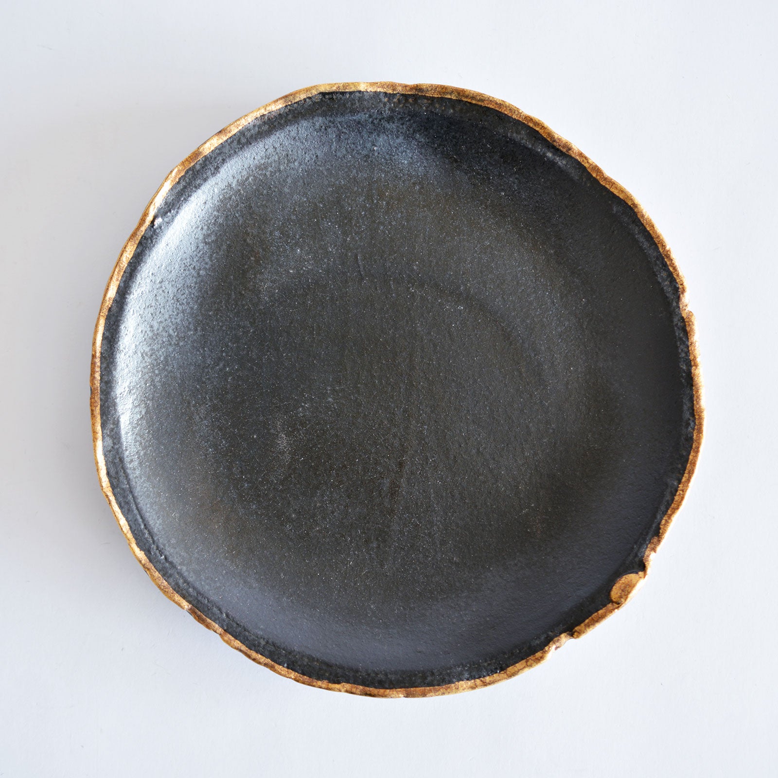 黒釉金彩丸皿(6寸)｜和食器通販｜織部 Online Store【公式】