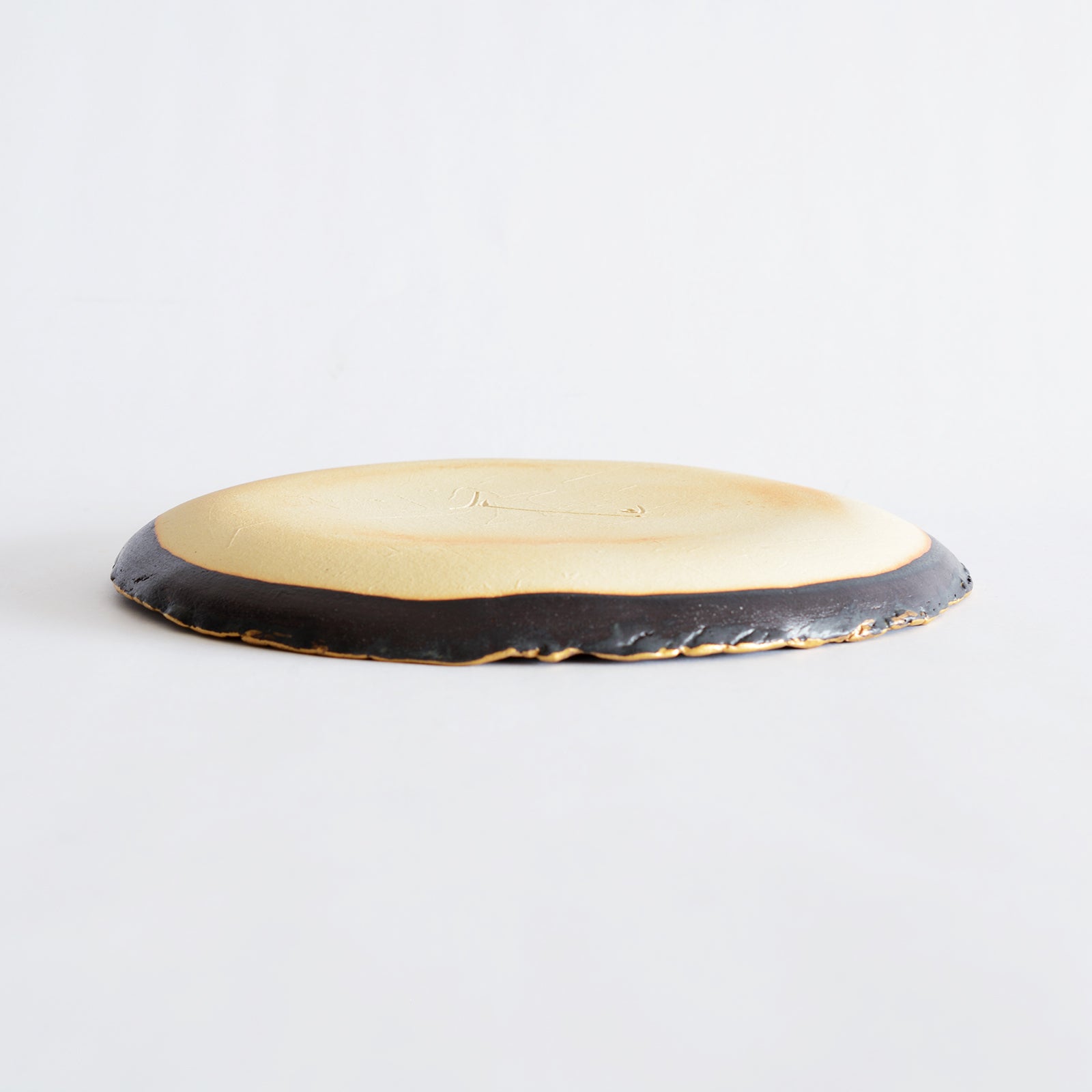 黒釉金彩丸中皿｜和食器通販｜織部 Online Store【公式】