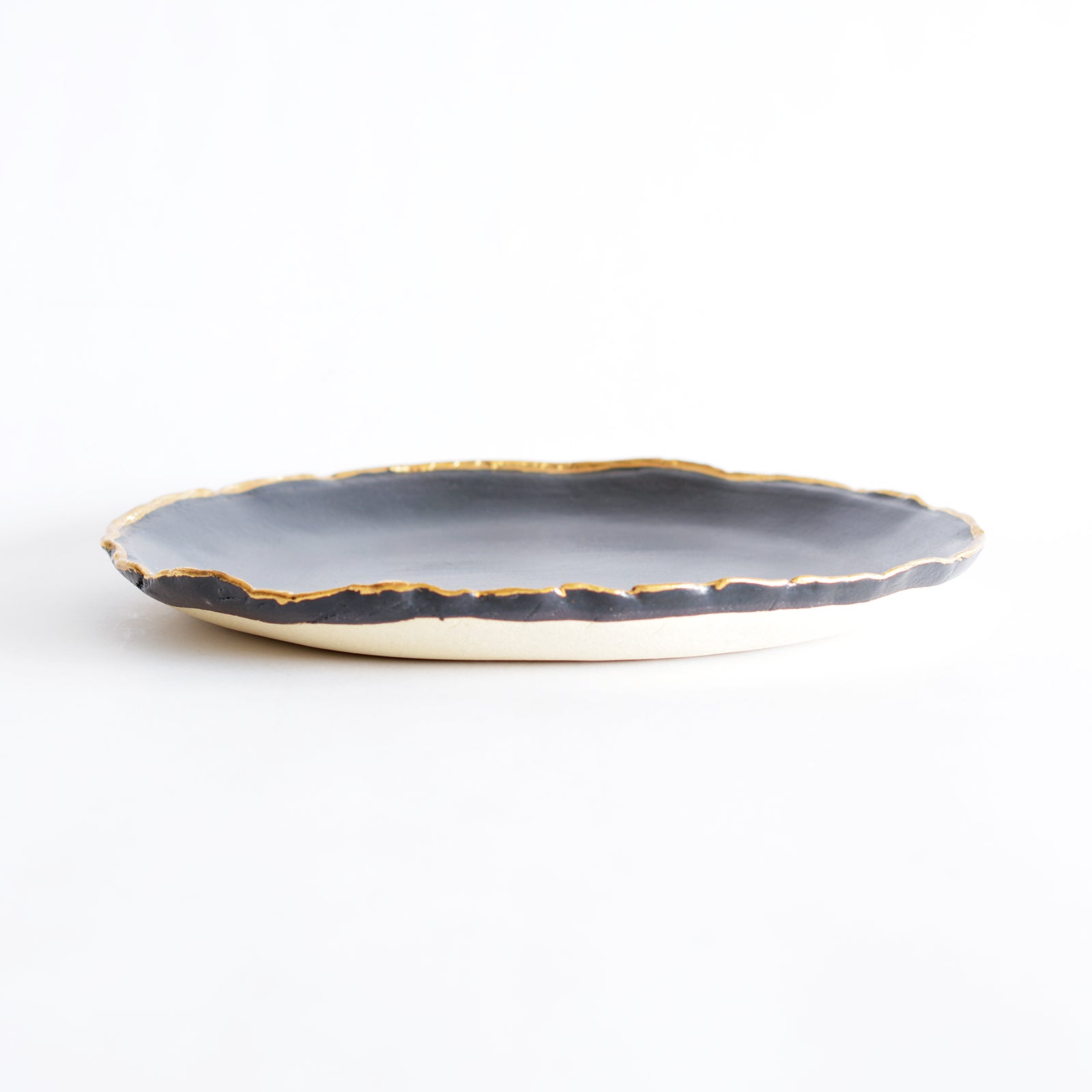 黒釉金彩丸中皿｜和食器通販｜織部 Online Store【公式】