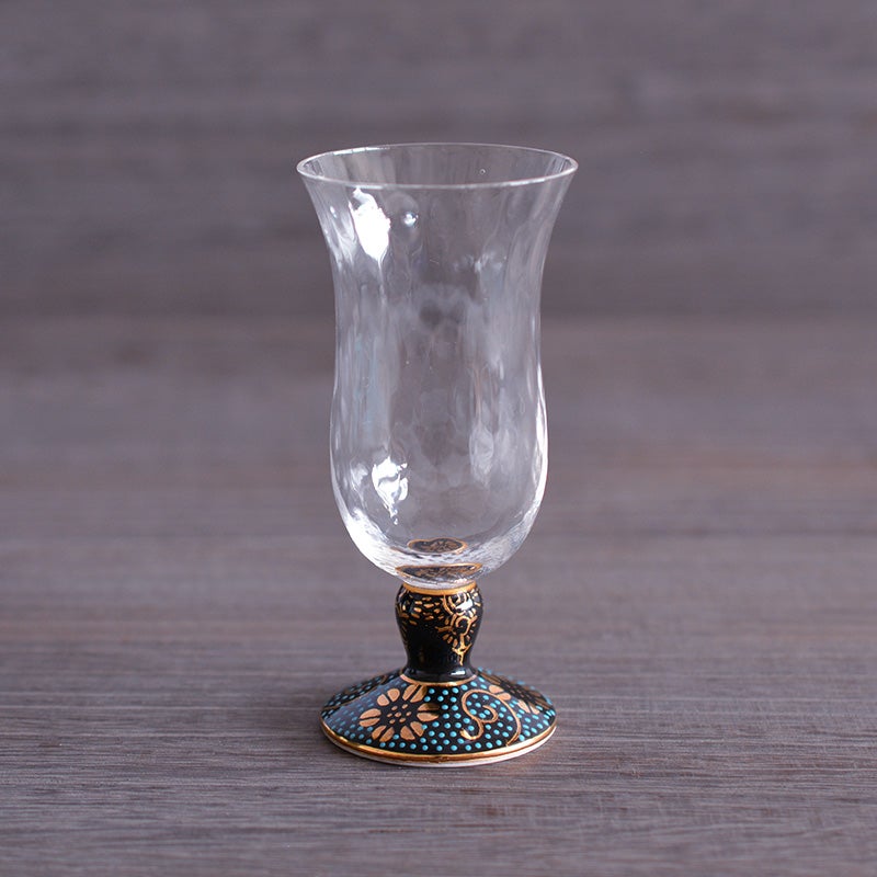 九谷焼×江戸硝子が融合した唯一無二の和モダンな佇まいです