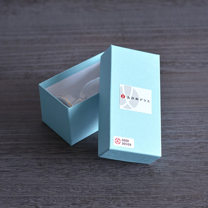 専用パッケージに収められて贈り物に最適です