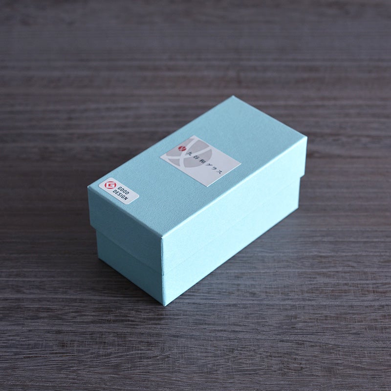 専用パッケージに収められて贈り物に最適です