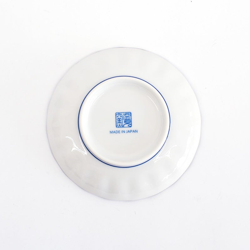 高台のラインが器を引き締めます