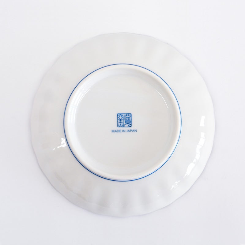 高台のラインが器を引き締めます