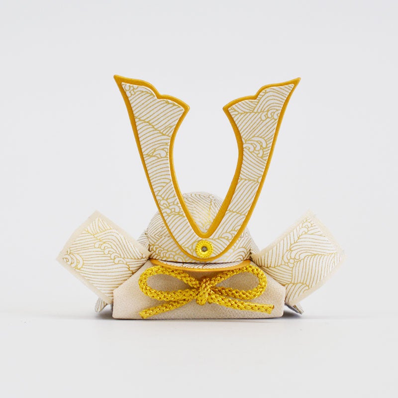 男の子の健やかな成長と幸福を願いお守りとして飾る兜