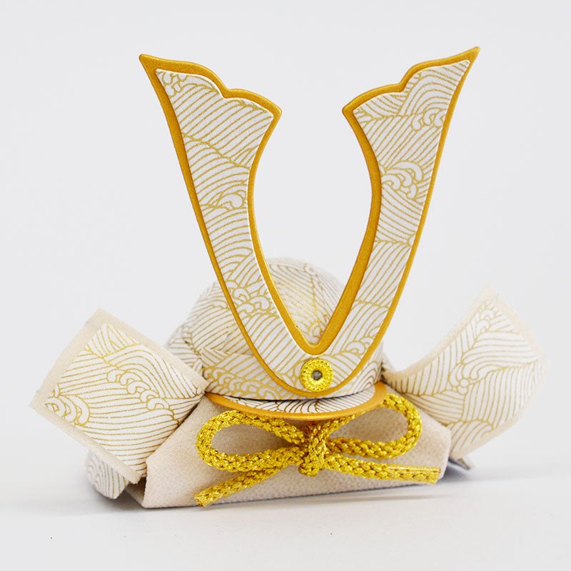 きりりとしたモダンな兜です