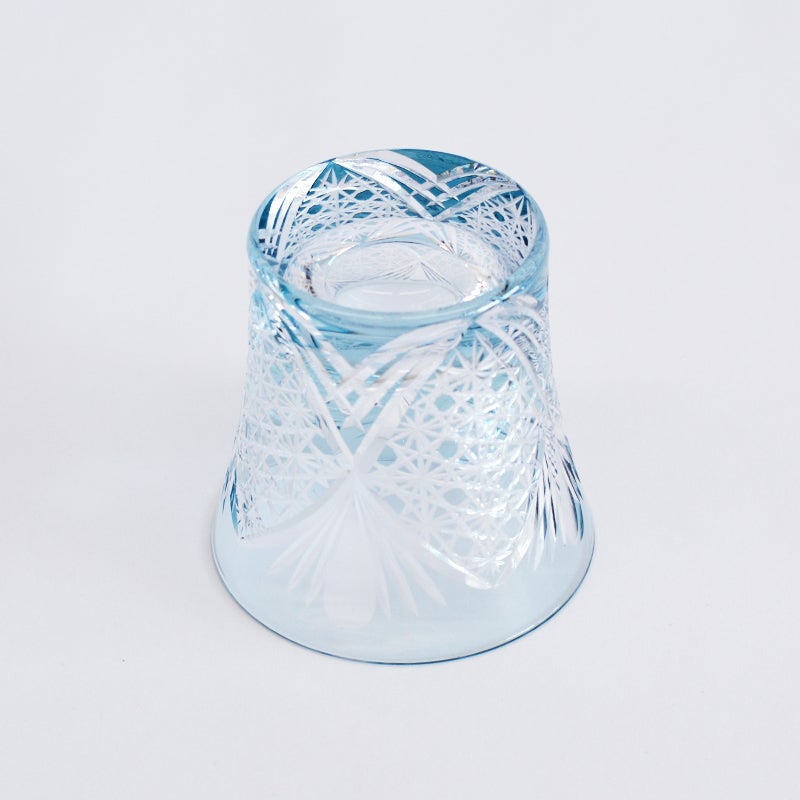 ウイスキーや焼酎はもちろん、冷茶やデザートカップとしても映える逸品です