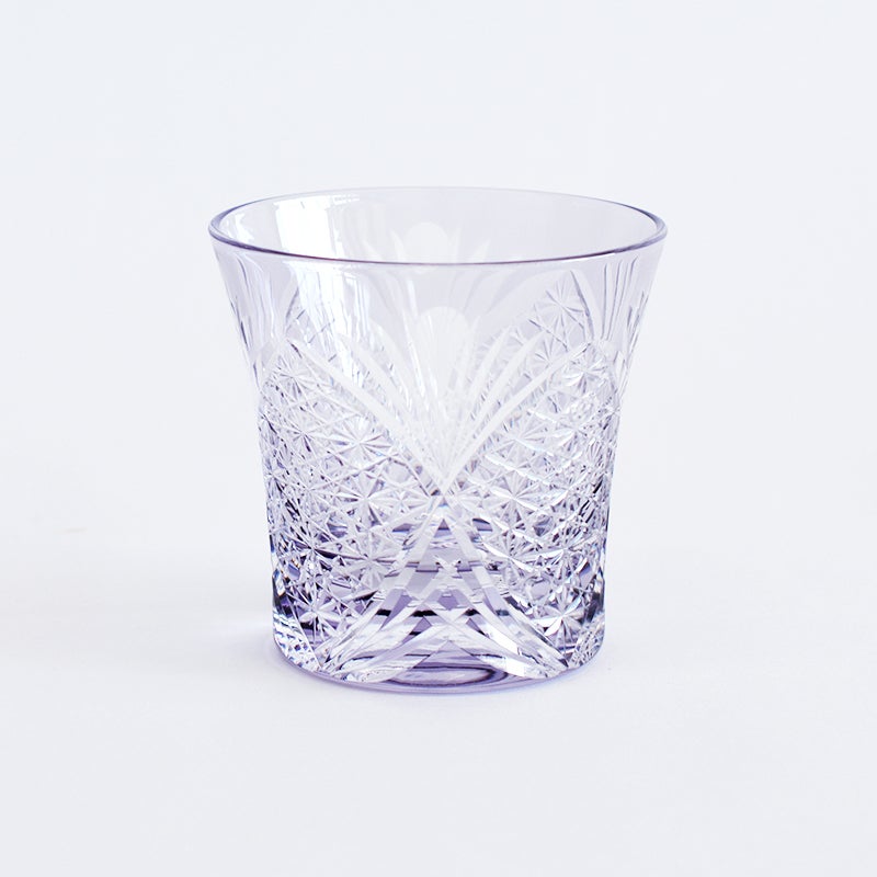 透き通るような淡いパープルのクリスタルガラス