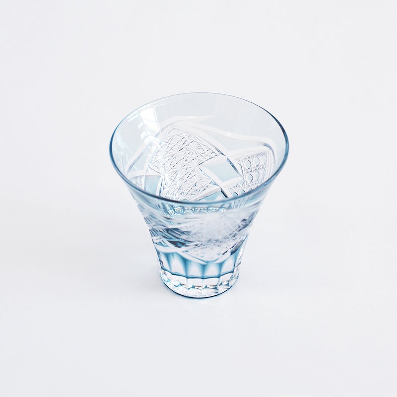 すっと手になじむサイズ感