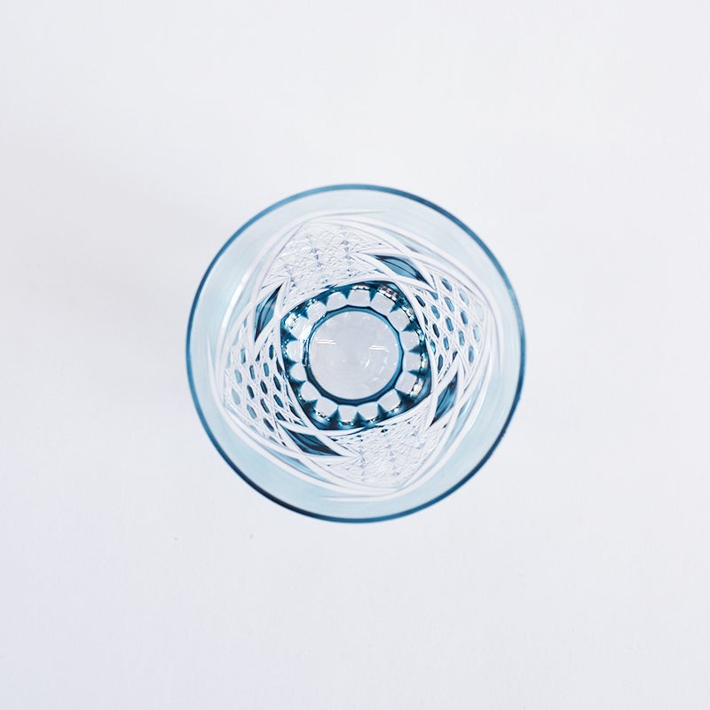 手に取るたびに万華鏡のように表情を変えます