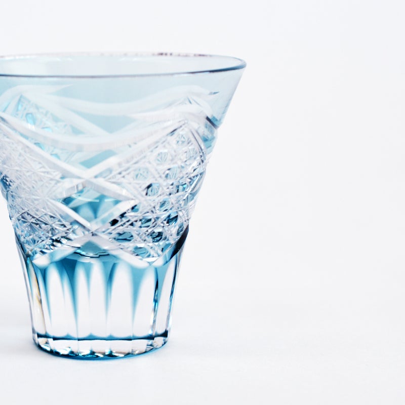 伝統的な幾何学模様を大胆かつ緻密に施しました