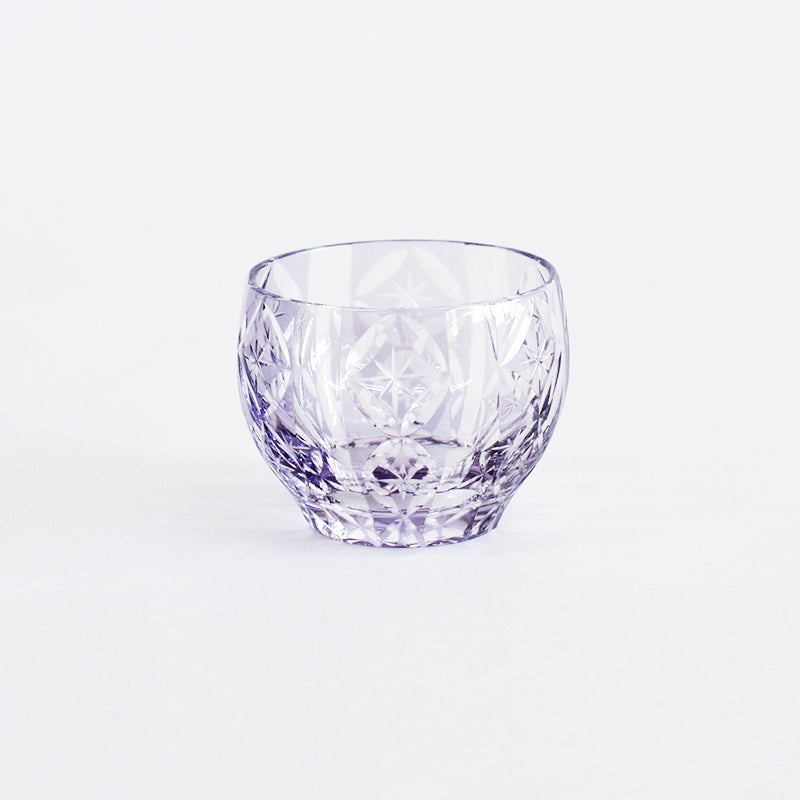 水面の波紋をイメージした繊細なカット