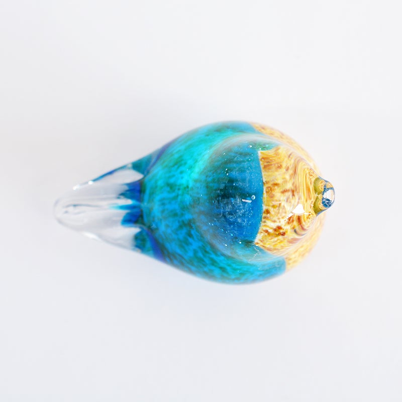 太陽光や照明を美しく透過・反射させます