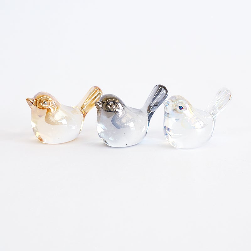 グレーの他にシャンパン、ラスターがあります