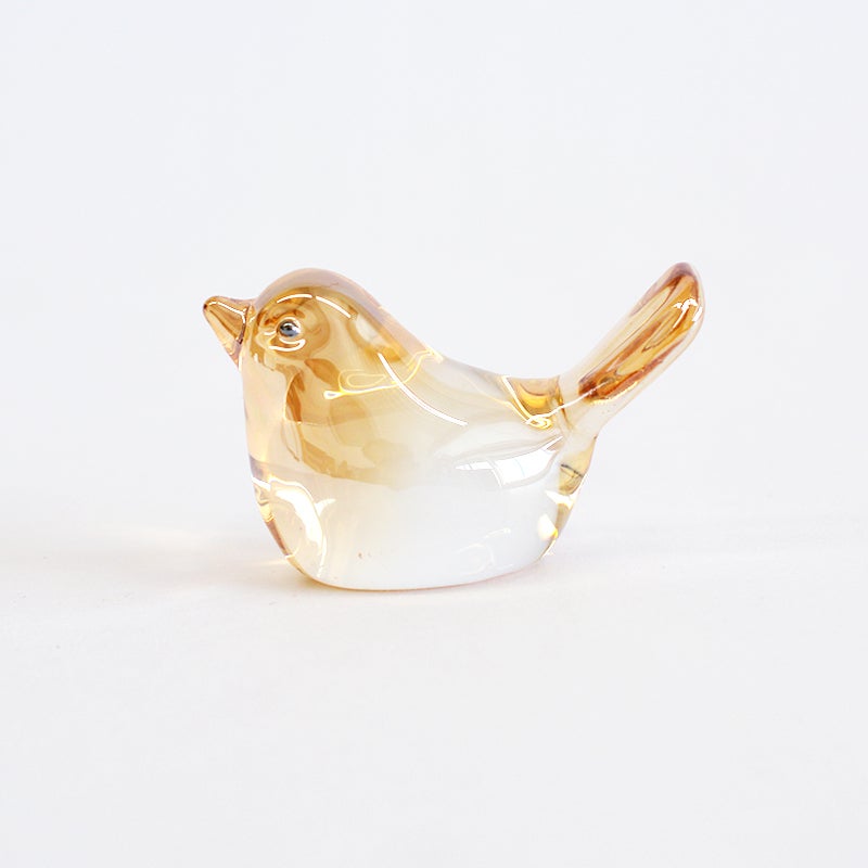 透明感あふれるガラスに柔らかなシャンパンゴールド