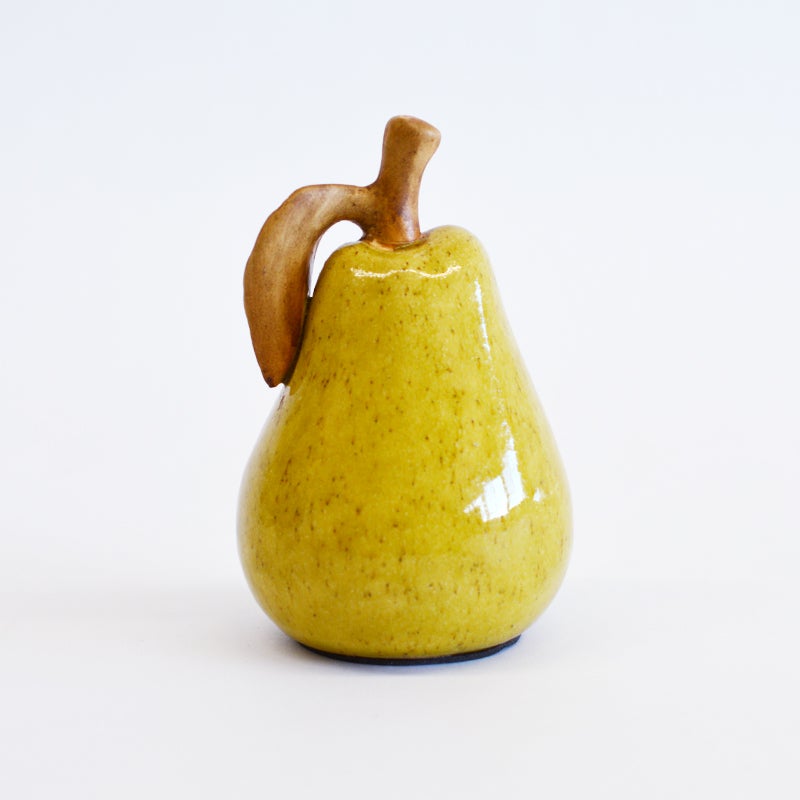 表面に細かく散らされたドットが、本物の果実のような質感を演出しています