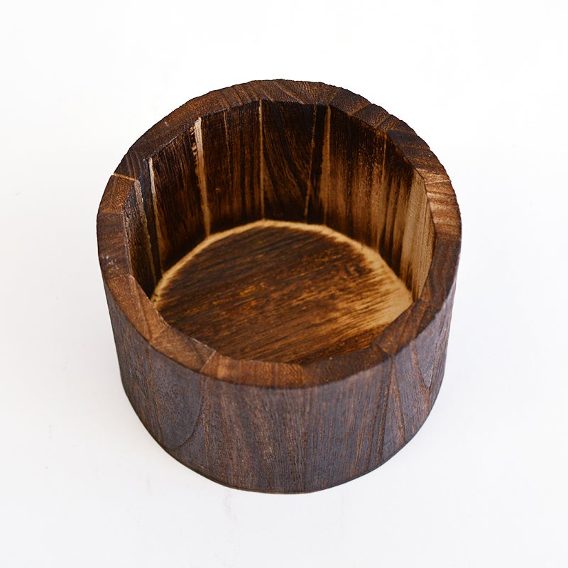 温もりを添える深いダークブラウン