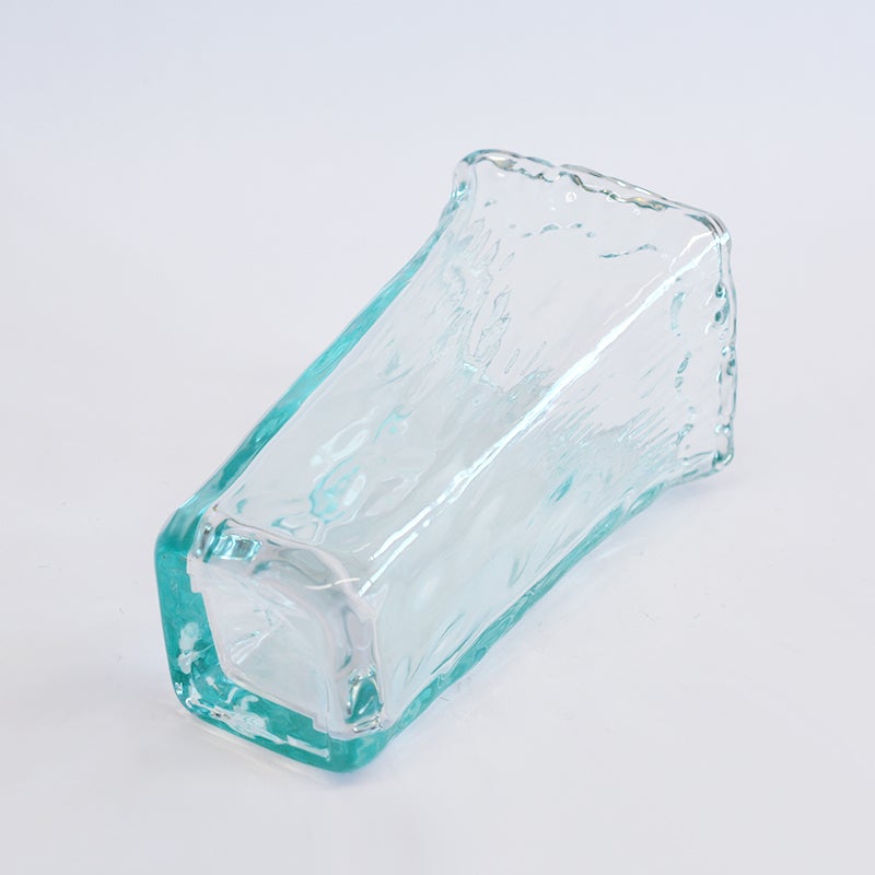 モダンなスクエアフォルム