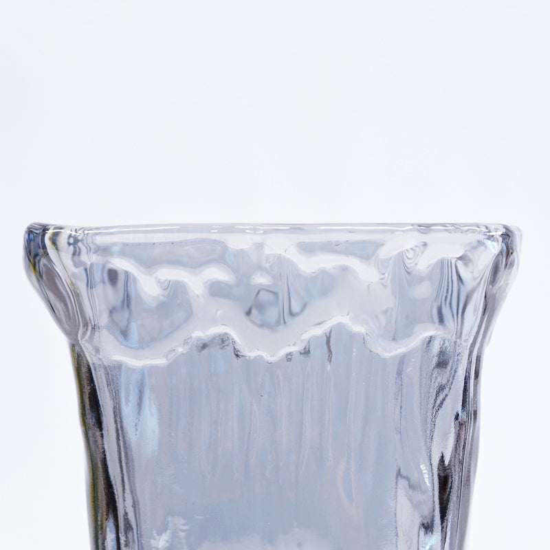 花を引き立てるシンプルなデザイン