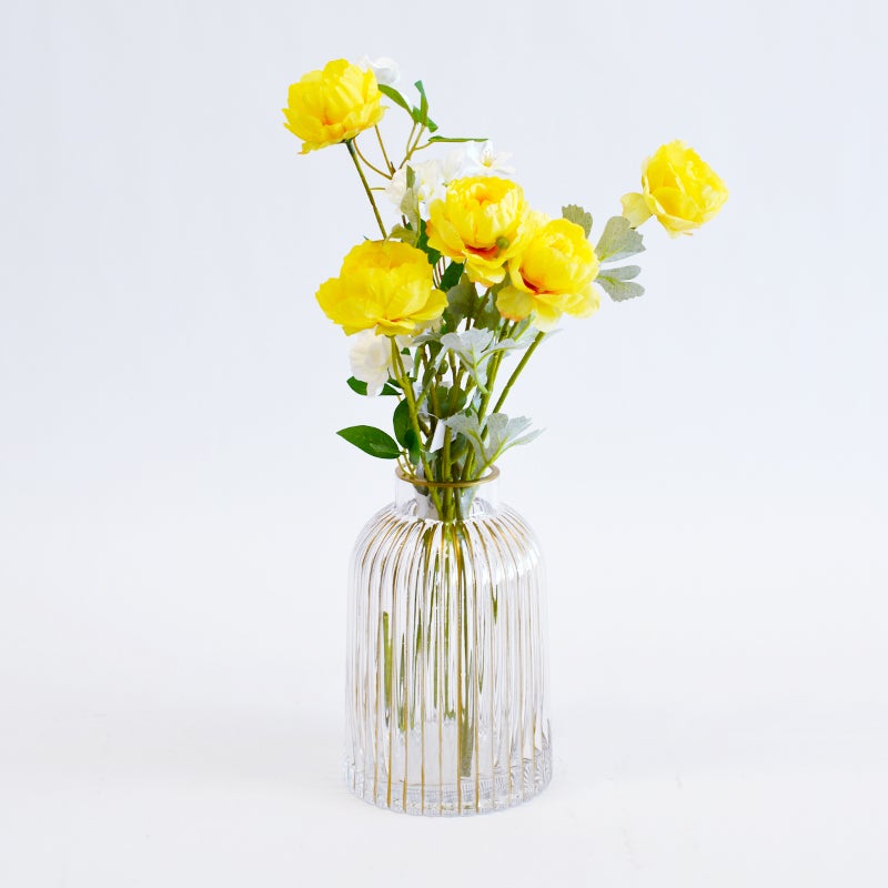 花の茎が広がりすぎず、数本挿すだけでもバランス良くまとまります