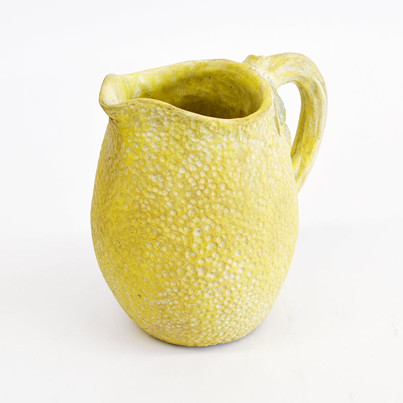 レモンの皮特有の細かな凹凸が表面全体に施されて立体感を楽しめます