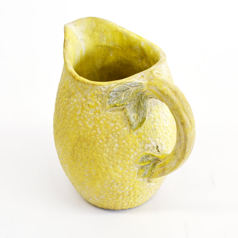 花瓶として草花を生けるのはもちろん、ピッチャーとして使うことも可能です