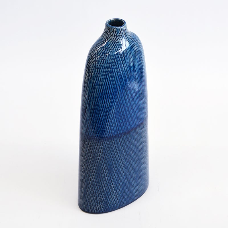 高さ38cm床置きでも棚の上でも主役級のインパクトです