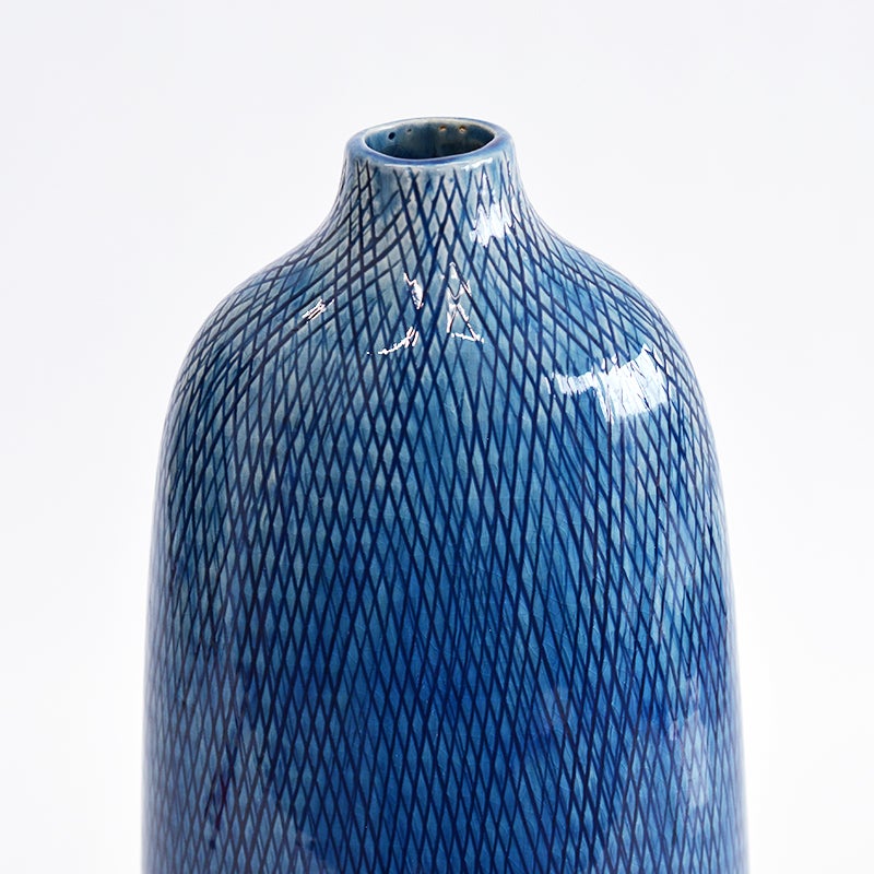 深みのある「インディゴブルー」の色彩