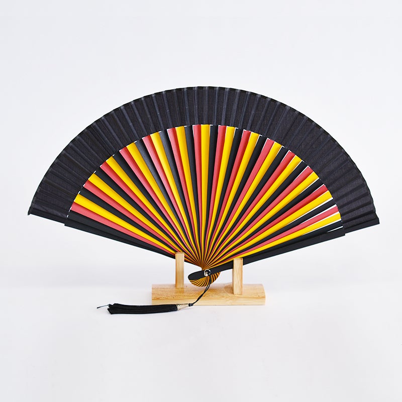 インパクトのある三色配色