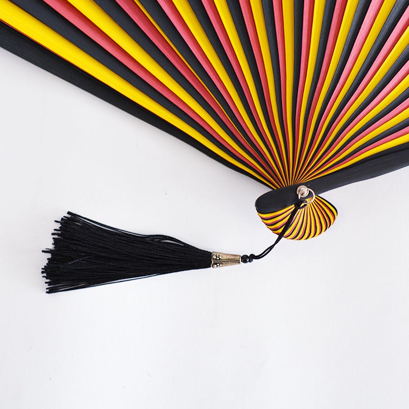 アクセントになる黒房付きです