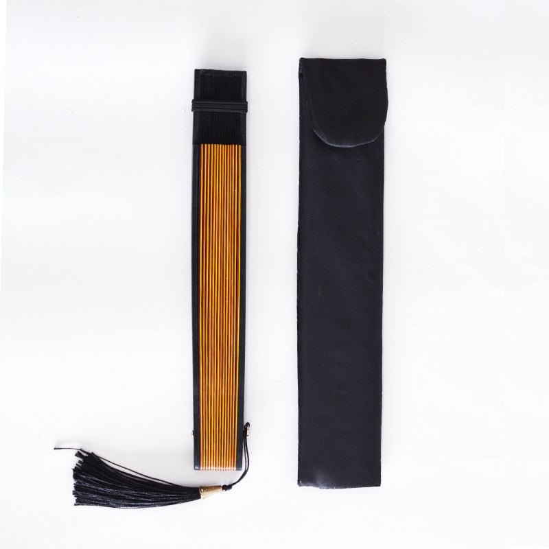 専用の布製保護ケースが付属