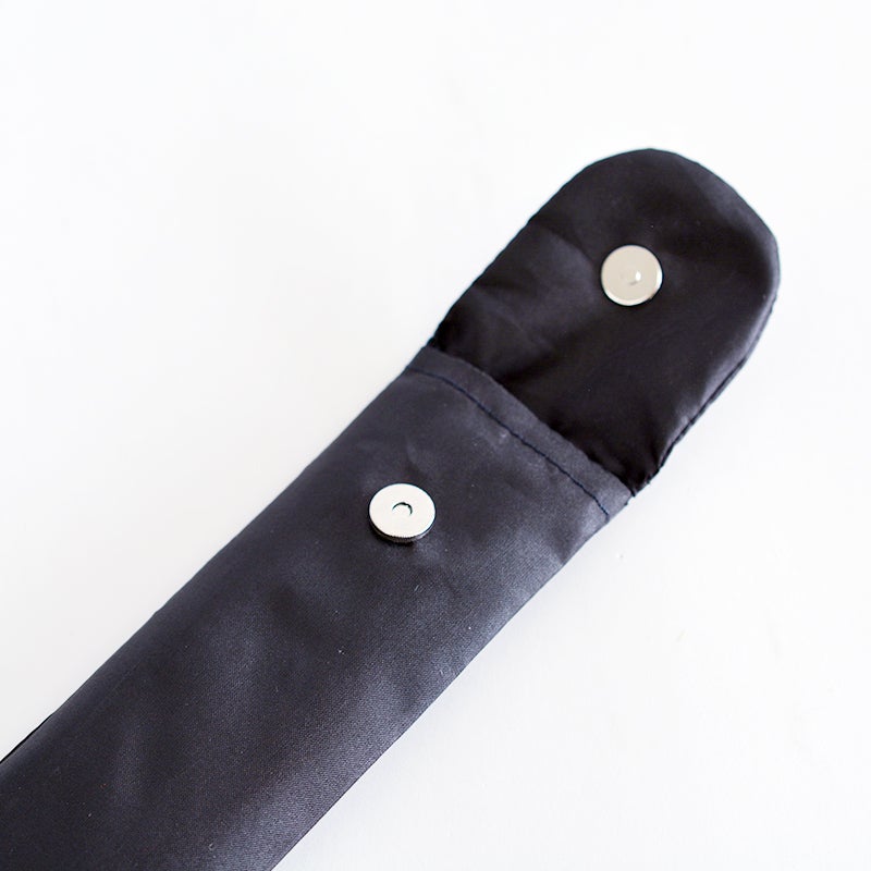 持ち運びや保管時に便利なケースです